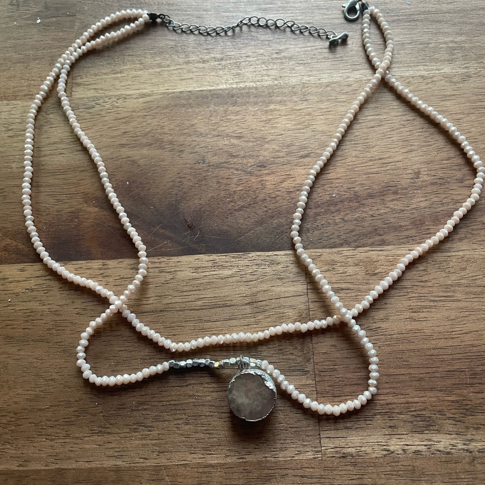 Cream Layered Beaded Necklace Jewelry - Picture 4 of 7